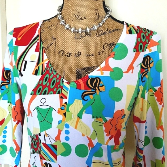 Chic women shopping graphic print top mid length sleeves Small EUC - Picture 2 of 7